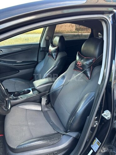 Hyundai Sonata-14