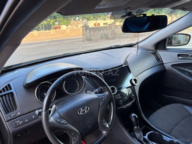 Hyundai Sonata-11