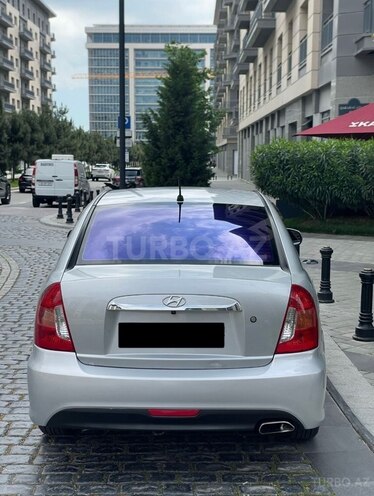 Hyundai Accent-2