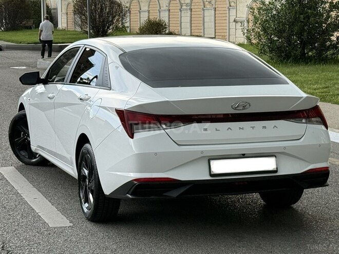 Hyundai Elantra-8