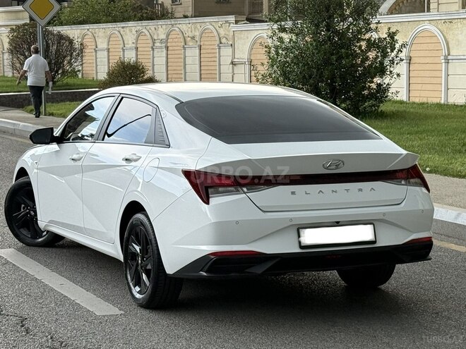 Hyundai Elantra-5