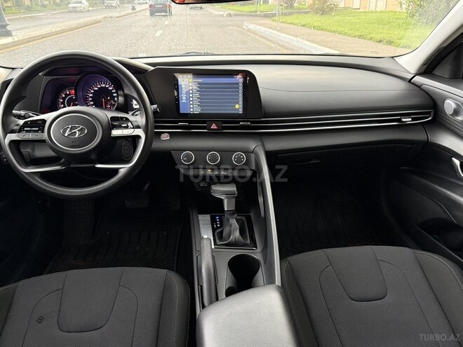 Hyundai Elantra-11