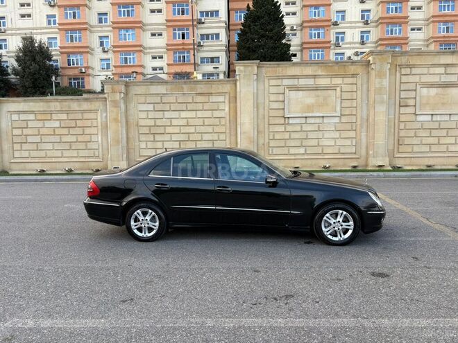 Mercedes E 220-11