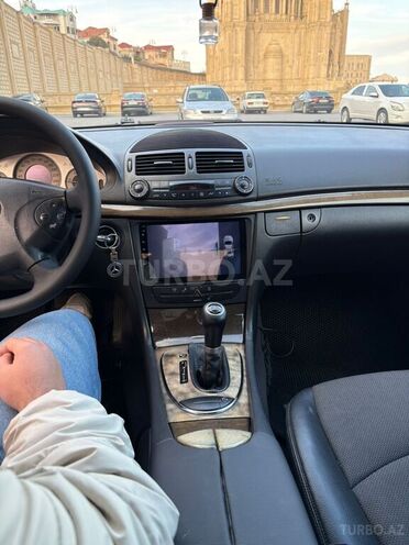Mercedes E 220-17