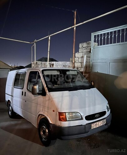 Ford Transit-9