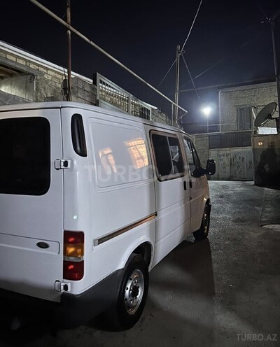 Ford Transit-8