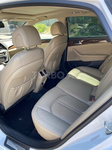 Hyundai Sonata-11