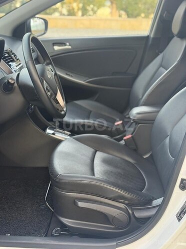 Hyundai Accent-4