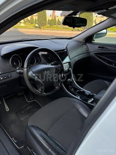 Hyundai Sonata-4