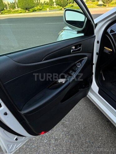 Hyundai Sonata-11
