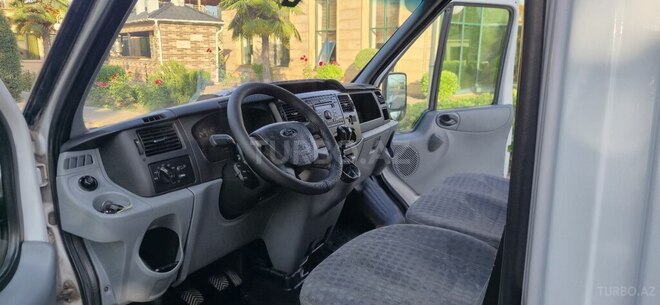 Ford Transit-7