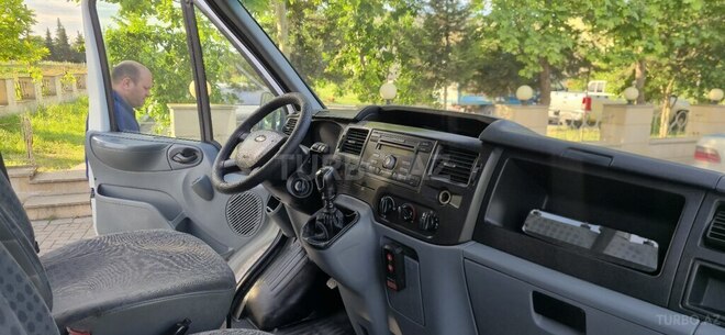 Ford Transit-3