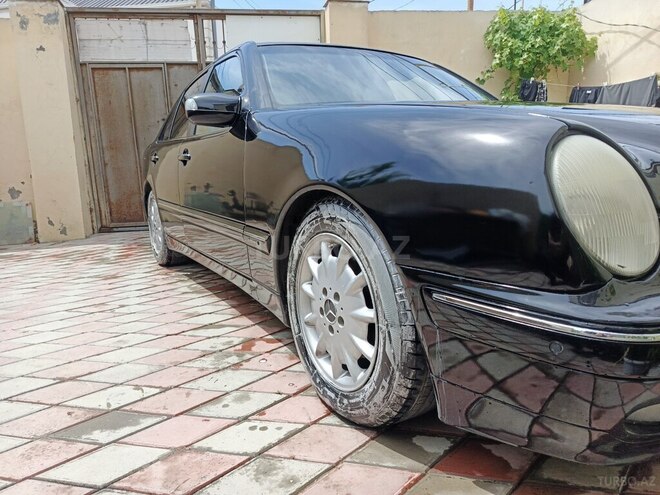 Mercedes E 270-3