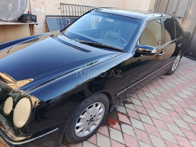 Mercedes E 270-4