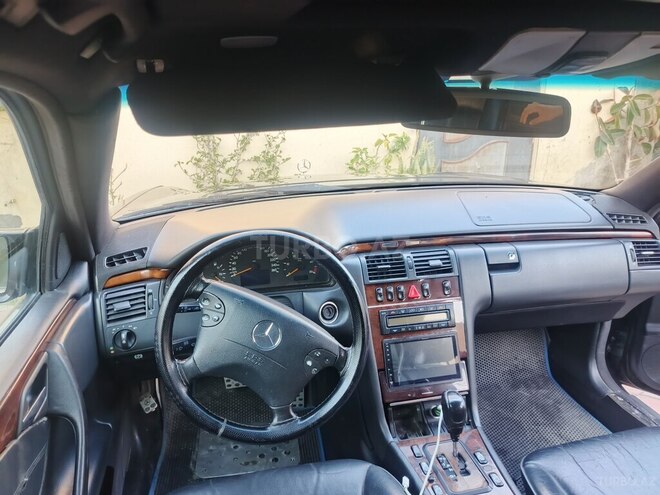 Mercedes E 270-5