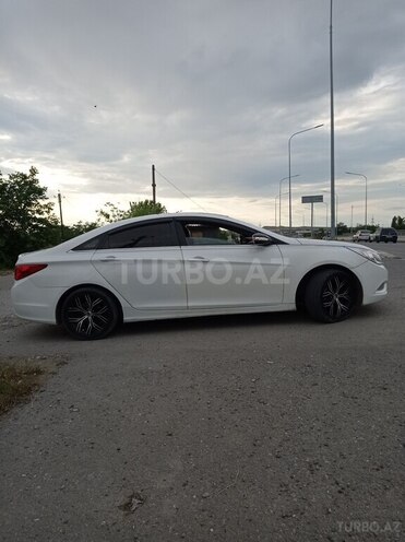 Hyundai Sonata-4