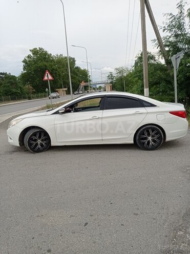 Hyundai Sonata-5