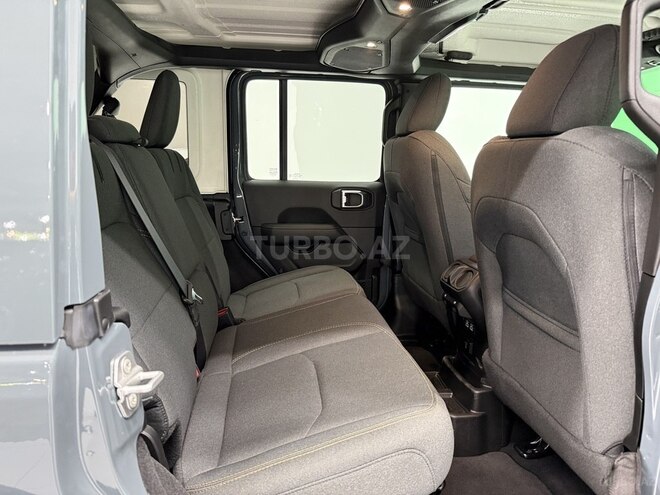 Jeep Wrangler-12