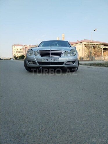 Mercedes E 270-1