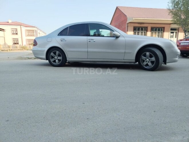 Mercedes E 270-10