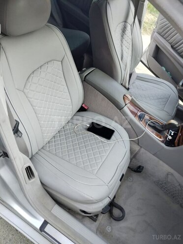 Mercedes E 270-5