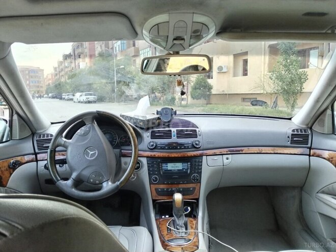 Mercedes E 270-6