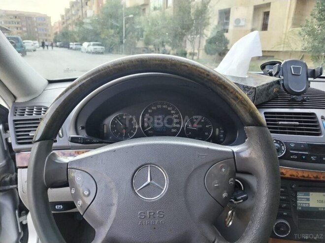 Mercedes E 270-8