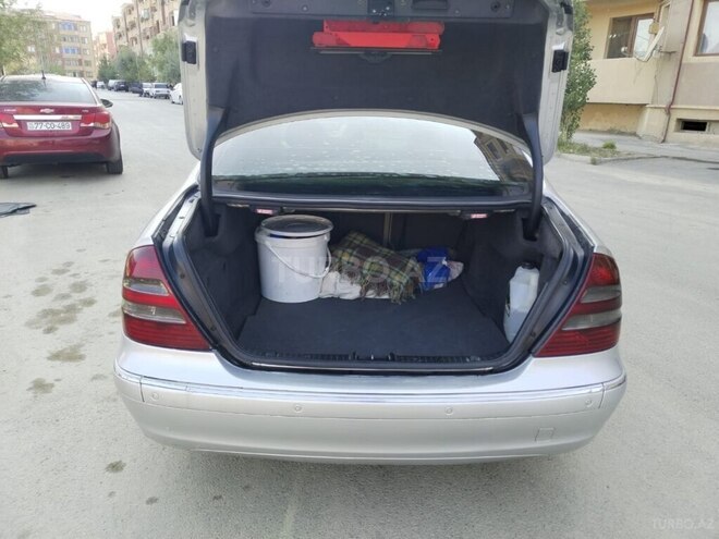 Mercedes E 270-11