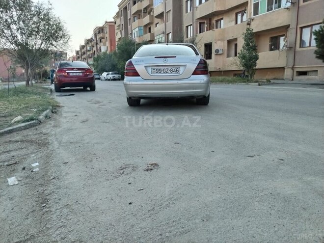 Mercedes E 270-12