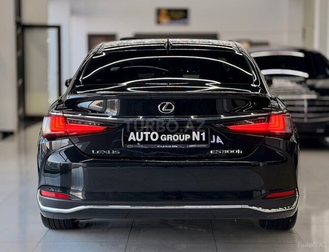 Lexus ES 300h-6