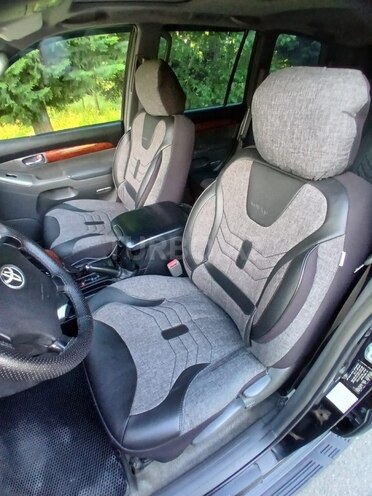 Toyota Land Cruiser Prado-6