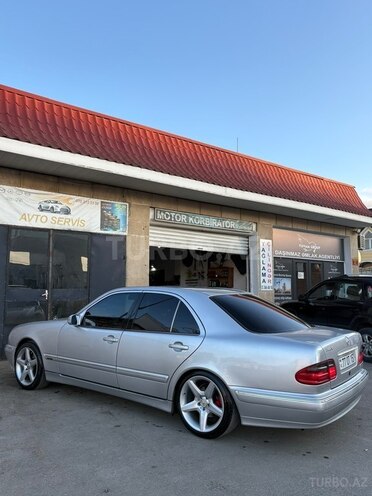 Mercedes E 280-4