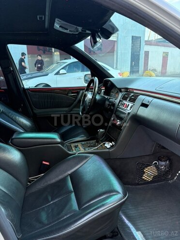 Mercedes E 280-6