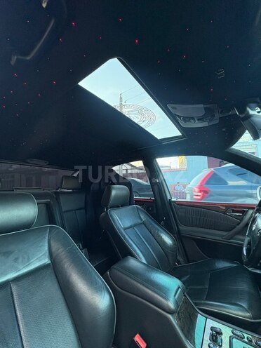 Mercedes E 280-9