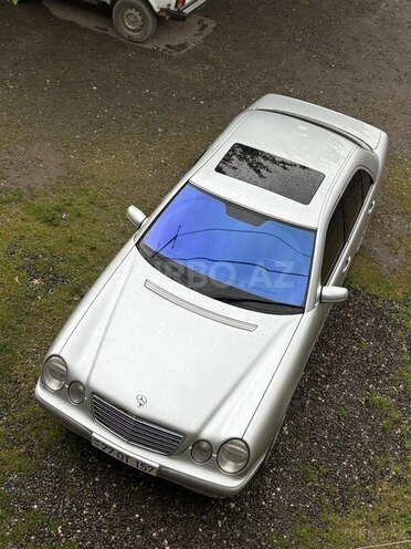 Mercedes E 280-3