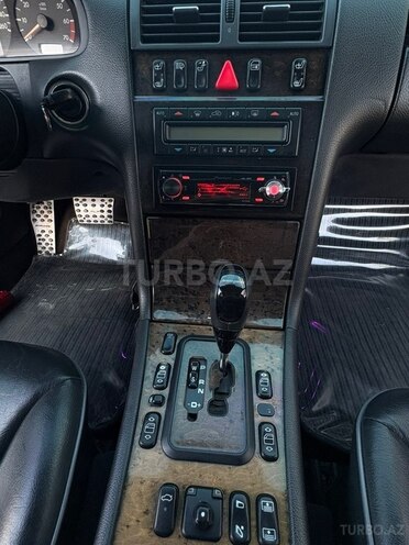 Mercedes E 280-7