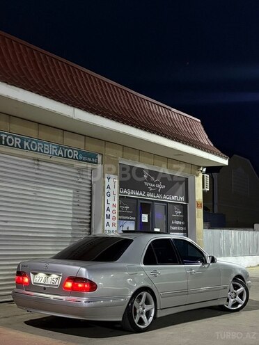 Mercedes E 280-17