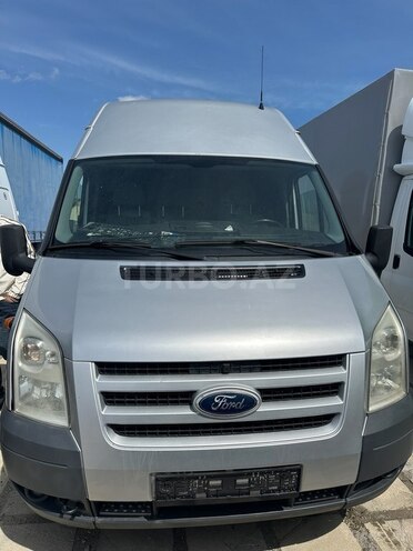 Ford Transit-3