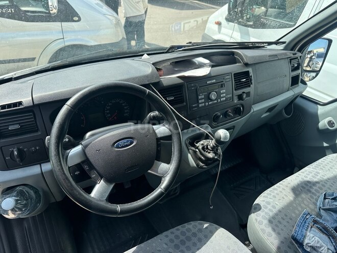 Ford Transit-6