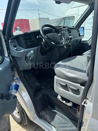 Ford Transit-4