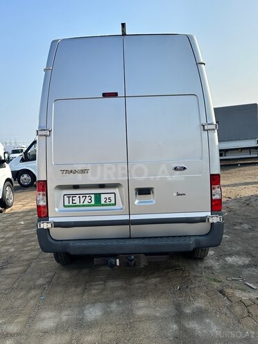 Ford Transit-7