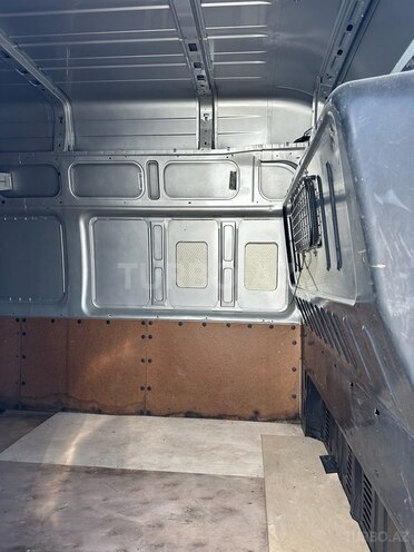 Ford Transit-9