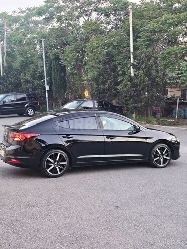 Hyundai Elantra-5