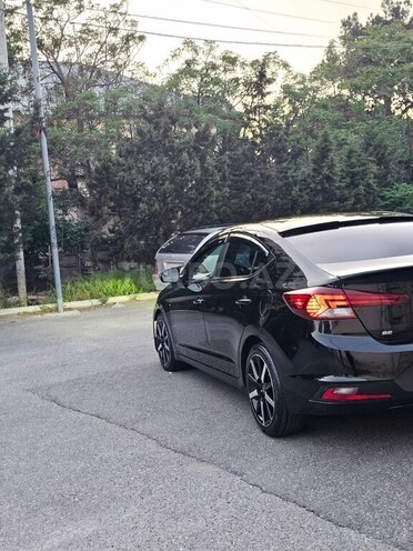 Hyundai Elantra-8