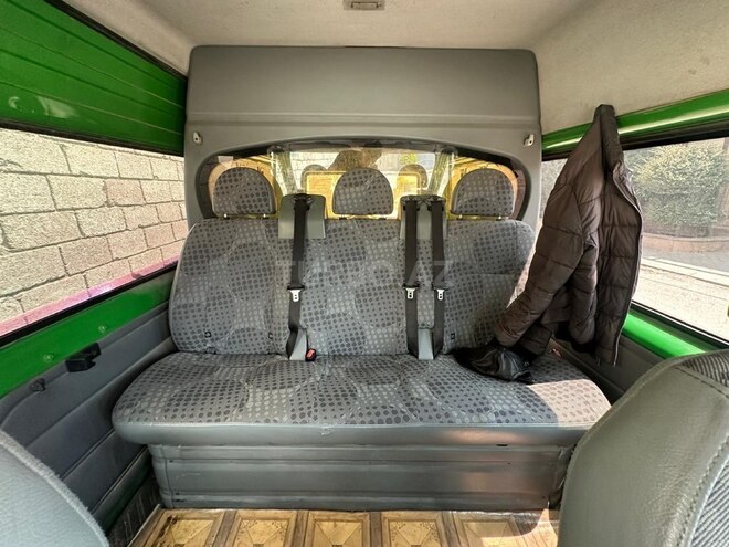 Ford Transit-10