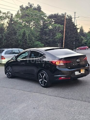 Hyundai Elantra-6