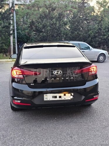 Hyundai Elantra-3