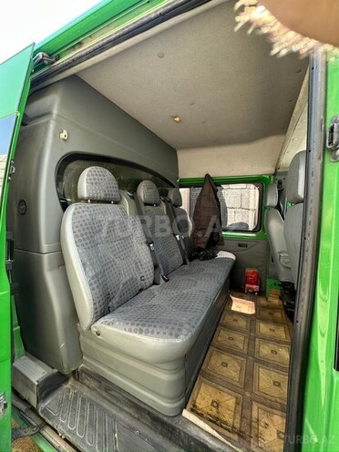 Ford Transit-8