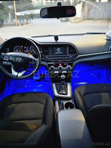 Hyundai Elantra-4