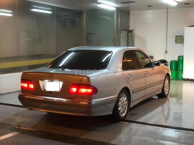 Mercedes E 240-6